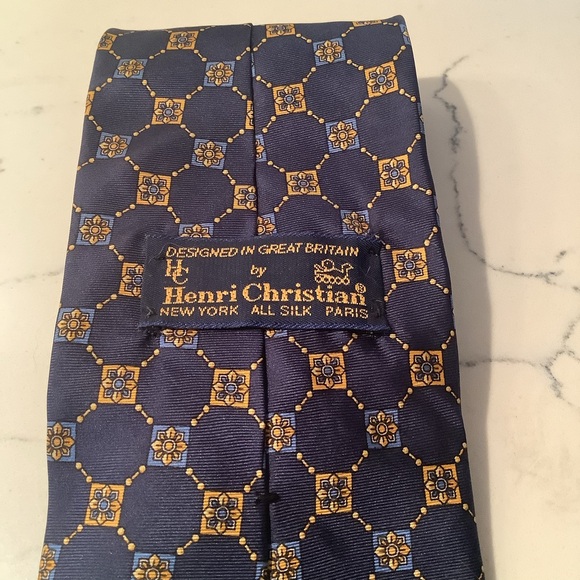 NWT 100% silk tie - Picture 3 of 4